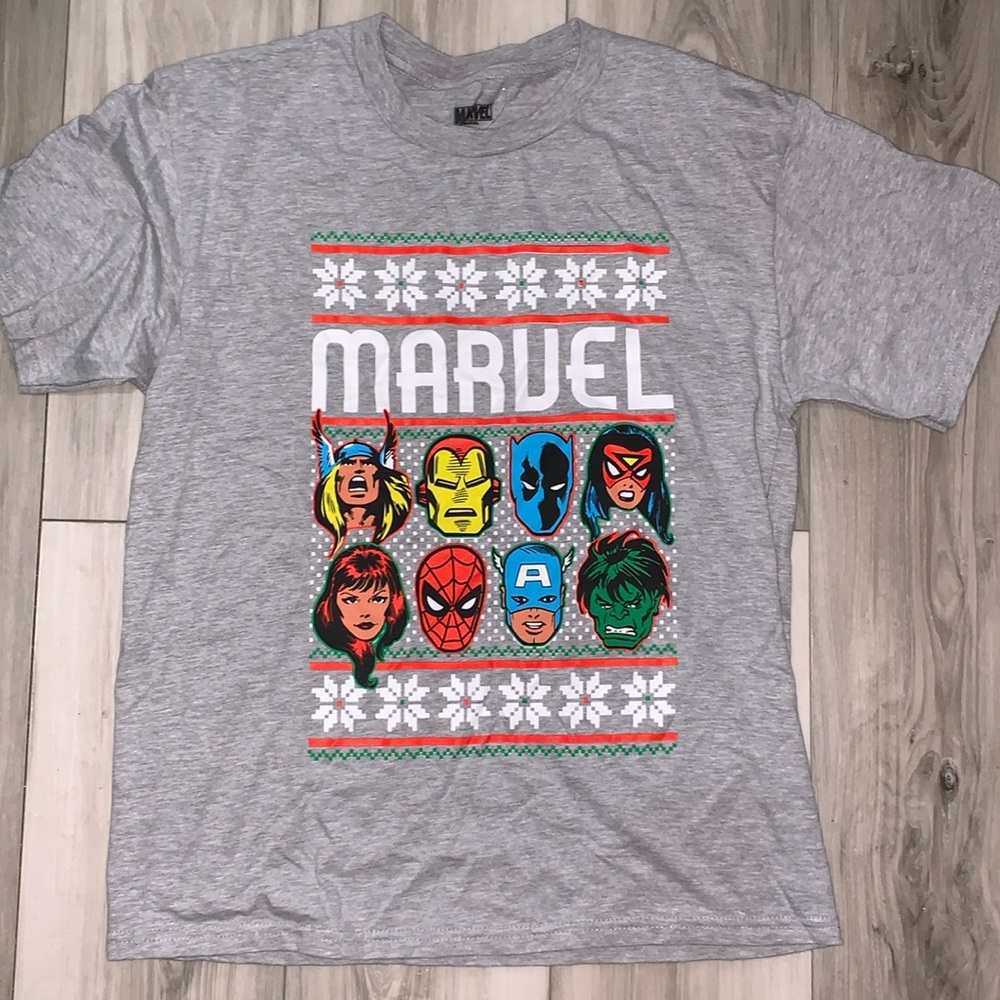 2️⃣ Marvel Christmas tee boys XL NWOT